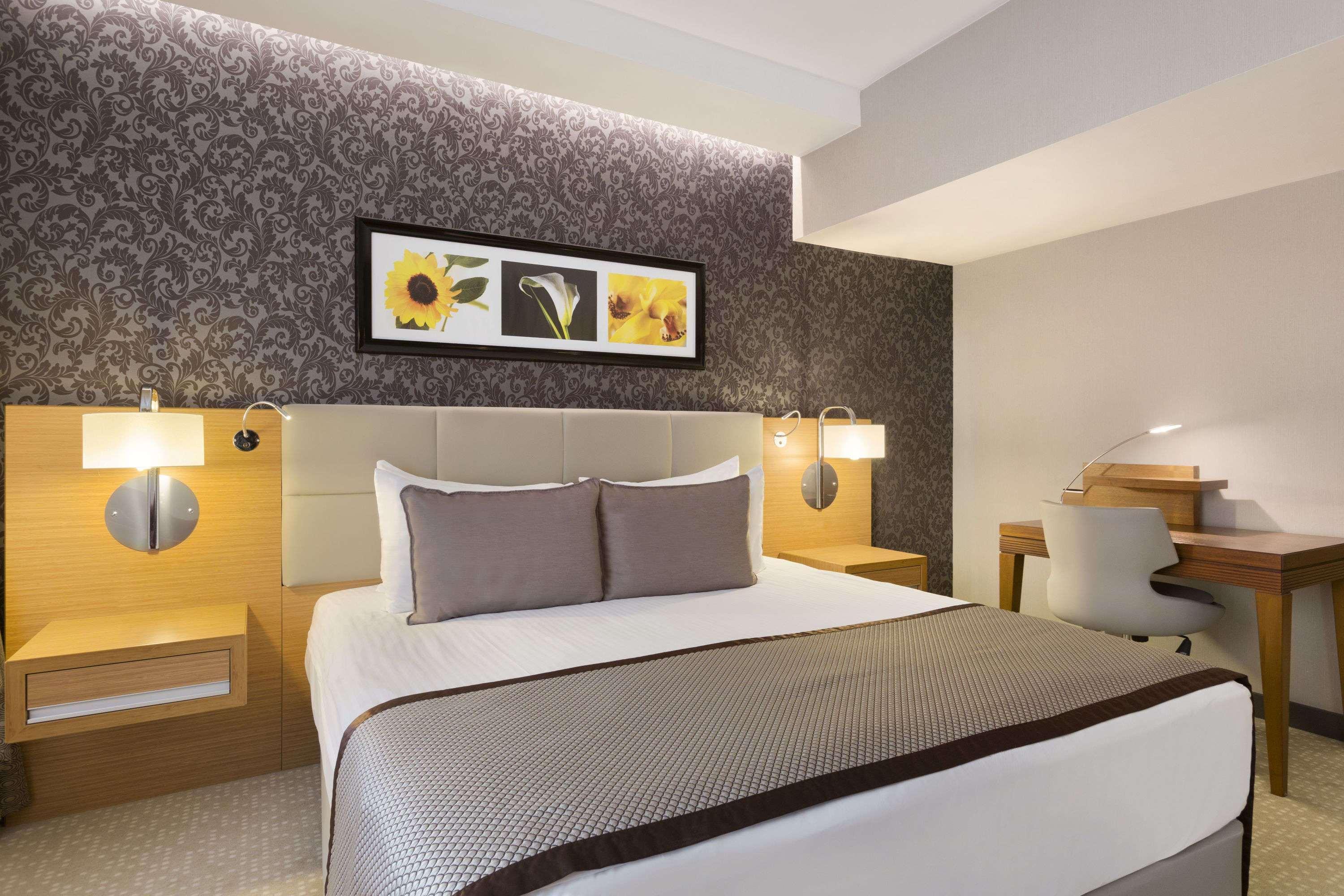 Ramada Plaza By Wyndham Izmit Hotel Kocaeli Exterior photo A bedroom at the hotel