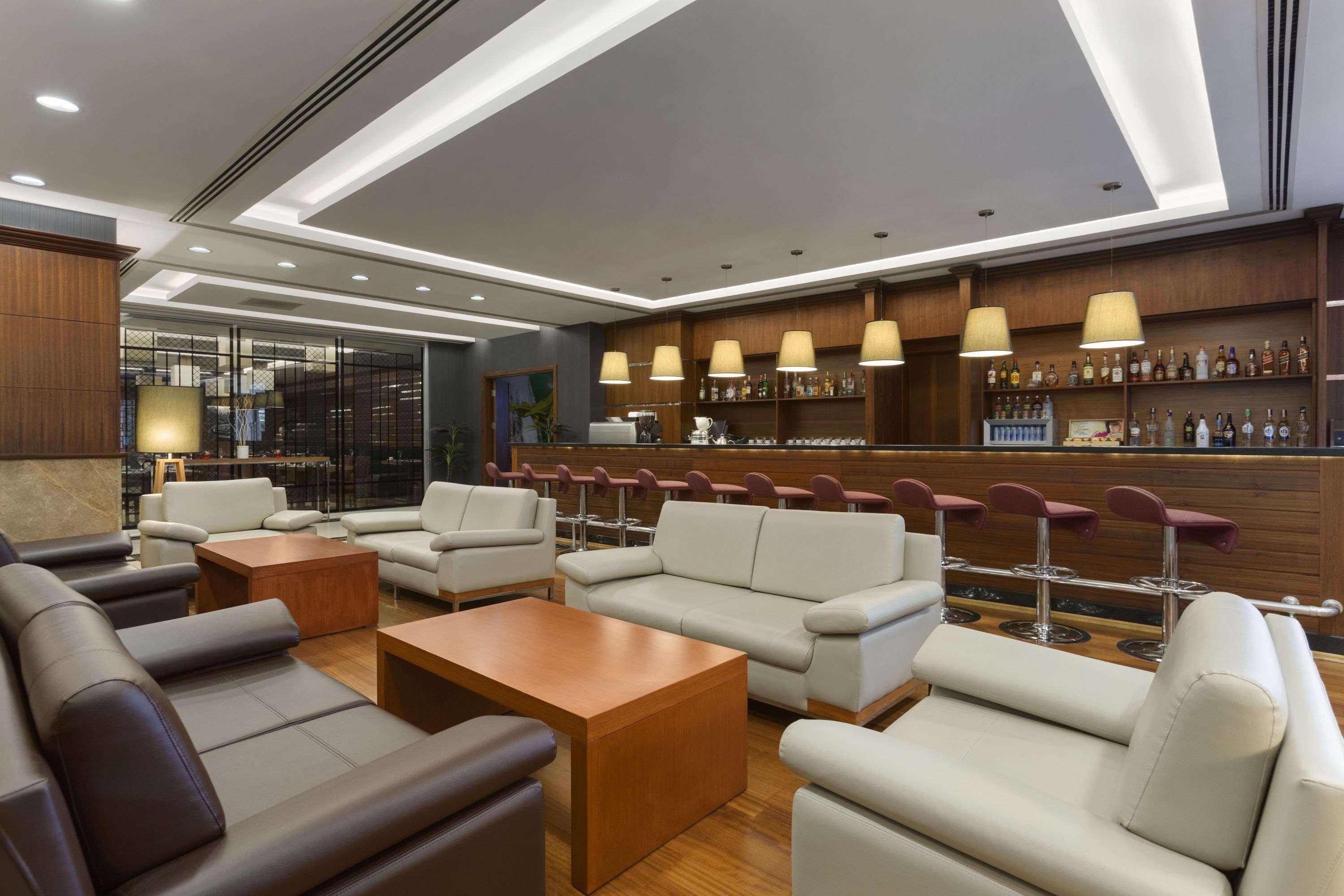 Ramada Plaza By Wyndham Izmit Hotel Kocaeli Exterior photo The lounge at the airport