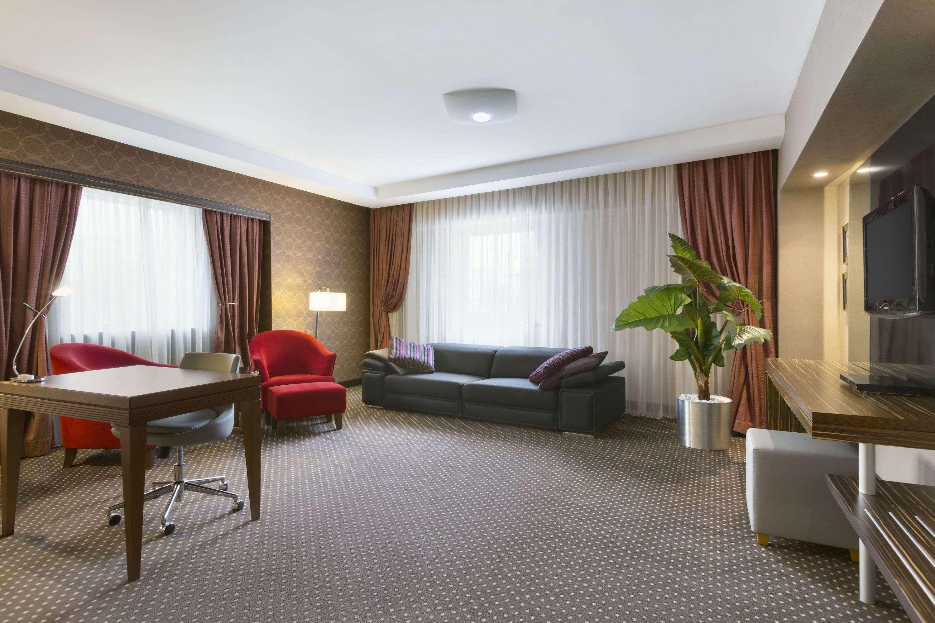 Ramada Plaza By Wyndham Izmit Hotel Kocaeli Exterior photo Suite