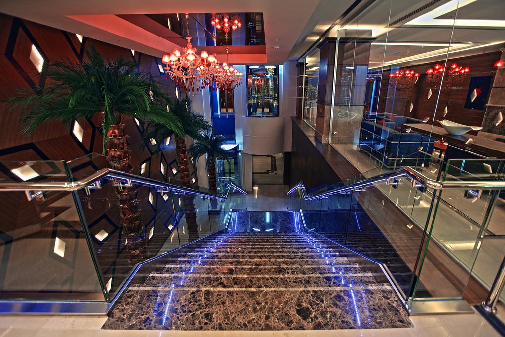Ramada Plaza By Wyndham Izmit Hotel Kocaeli Interior photo The lobby of the hotel