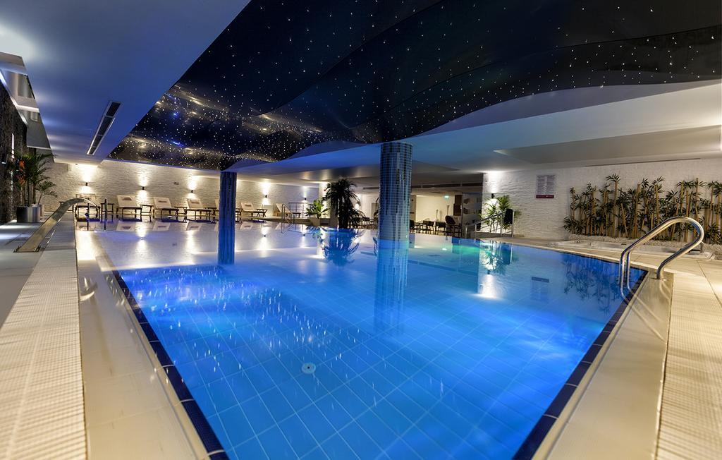 Ramada Plaza By Wyndham Izmit Hotel Kocaeli Exterior photo The pool at the hotel