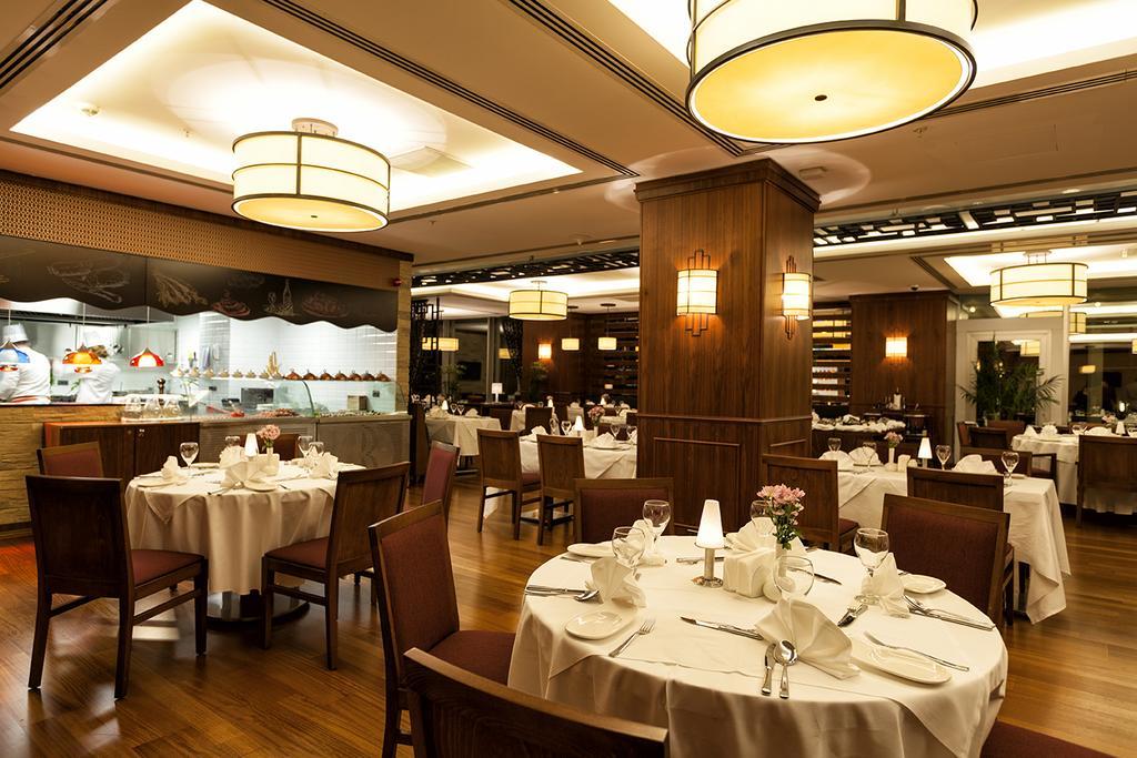 Ramada Plaza By Wyndham Izmit Hotel Kocaeli Exterior photo The interior of the restaurant