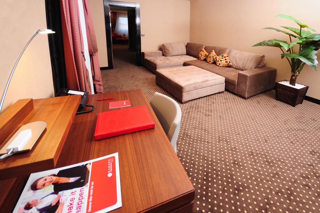 Ramada Plaza By Wyndham Izmit Hotel Kocaeli Exterior photo A suite at the hotel