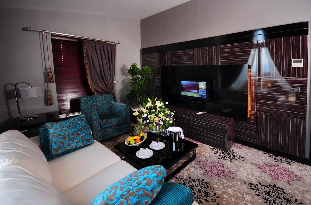Ramada Plaza By Wyndham Izmit Hotel Kocaeli Room photo A living room